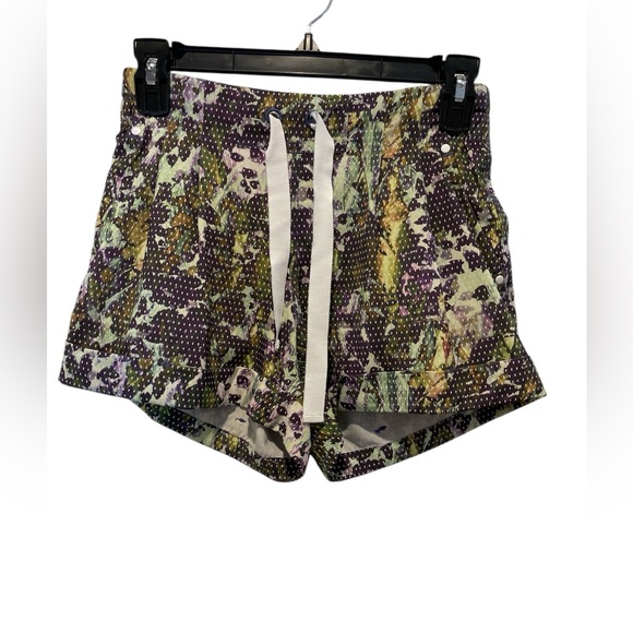 lululemon athletica Pants - Lululemon Spring Break Women’s Floral Print Drawstring Shorts - Purple/Green